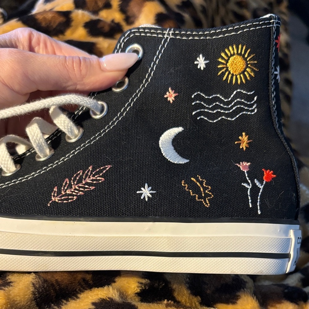 NWOT It’s okay to wander Converse Black High-Top Sneakers with Embroidery - Picture 4 of 10